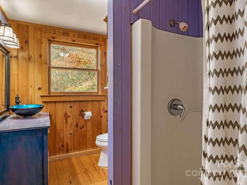 550 Cale Way, Clyde, NC 28721.  MLS# CAR4318914, YatesRealty ID 17740. 