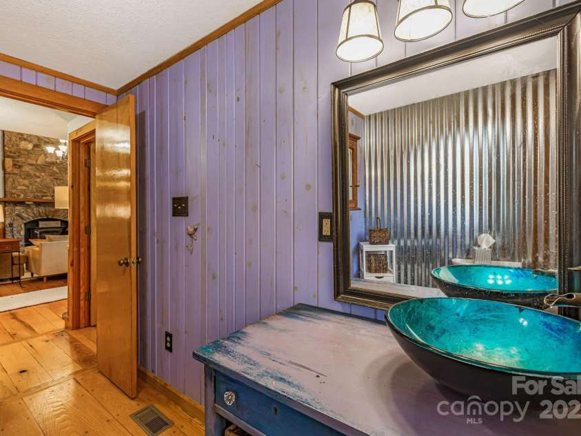 550 Cale Way, Clyde, NC 28721.  MLS# CAR4318914, YatesRealty ID 17740. 