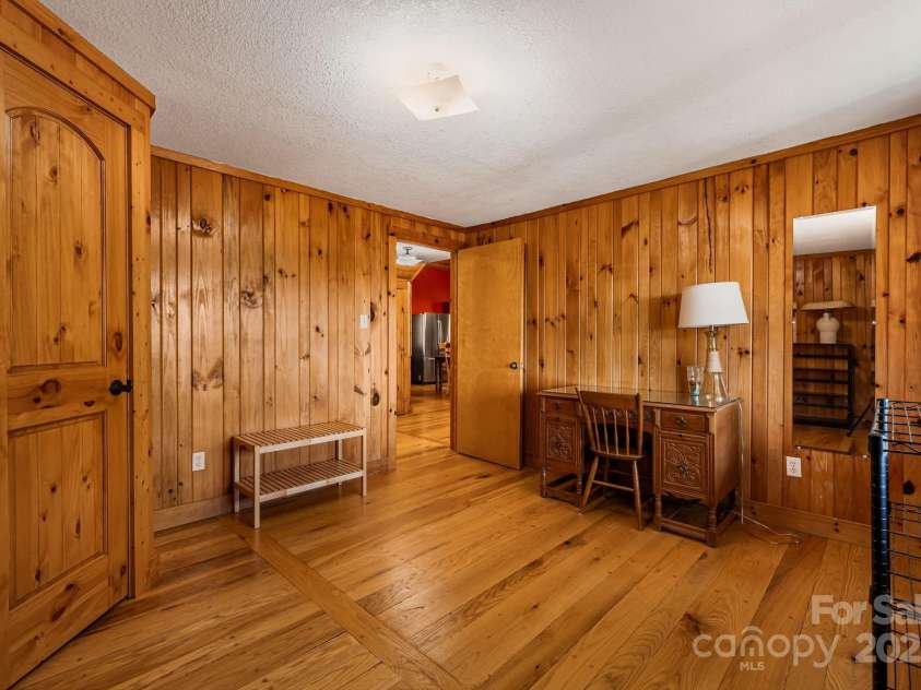 550 Cale Way, Clyde, NC 28721.  MLS# CAR4318914, YatesRealty ID 17740. 