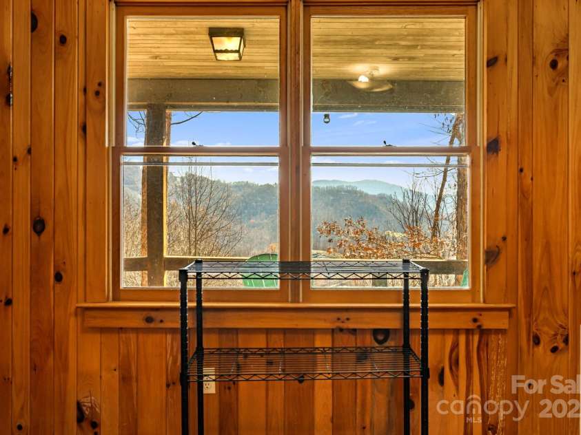 550 Cale Way, Clyde, NC 28721.  MLS# CAR4318914, YatesRealty ID 17740. 