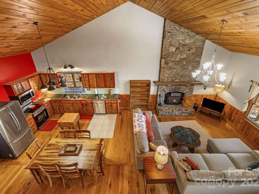 550 Cale Way, Clyde, NC 28721.  MLS# CAR4318914, YatesRealty ID 17740. 