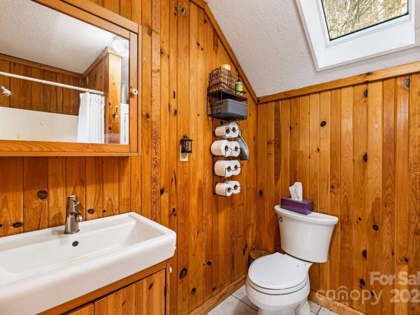 550 Cale Way, Clyde, NC 28721.  MLS# CAR4318914, YatesRealty ID 17740. 