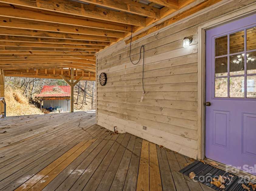 550 Cale Way, Clyde, NC 28721.  MLS# CAR4318914, YatesRealty ID 17740. 