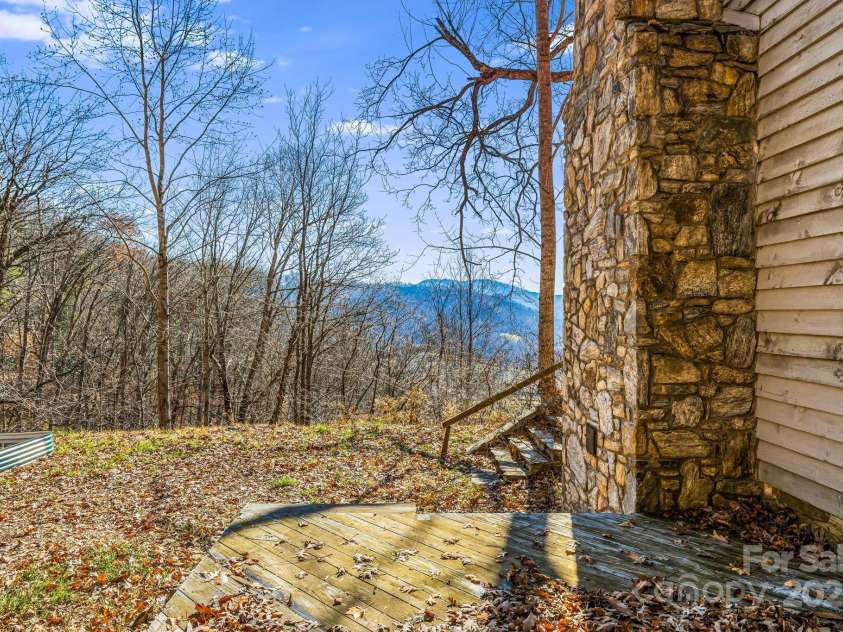 550 Cale Way, Clyde, NC 28721.  MLS# CAR4318914, YatesRealty ID 17740. 