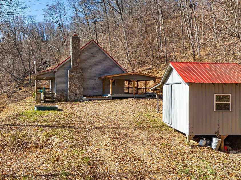 550 Cale Way, Clyde, NC 28721.  MLS# CAR4318914, YatesRealty ID 17740. 