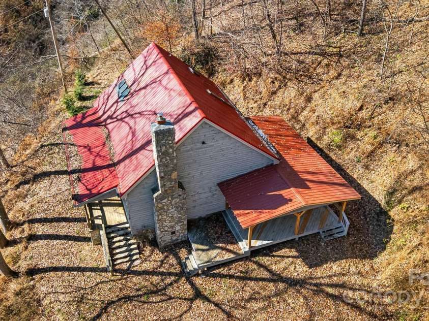 550 Cale Way, Clyde, NC 28721.  MLS# CAR4318914, YatesRealty ID 17740. 
