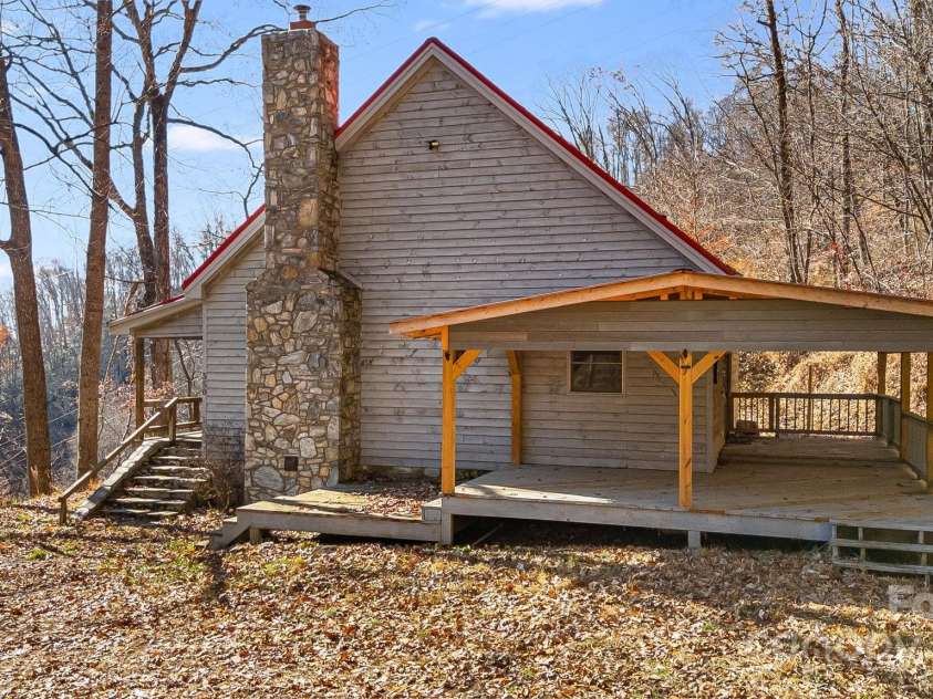 550 Cale Way, Clyde, NC 28721.  MLS# CAR4318914, YatesRealty ID 17740. 