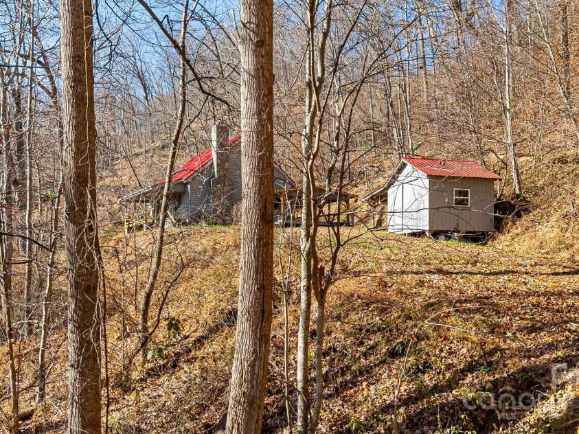 550 Cale Way, Clyde, NC 28721.  MLS# CAR4318914, YatesRealty ID 17740. 