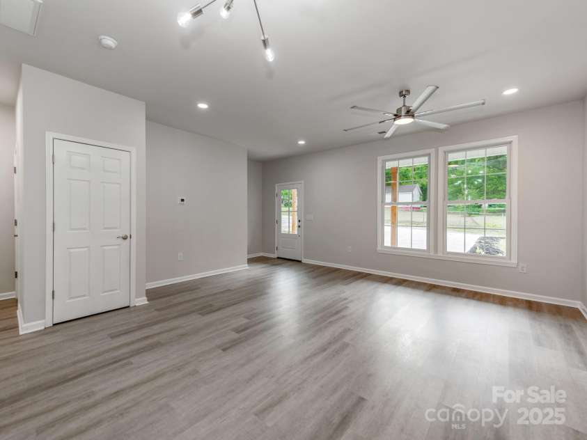 570 Key West Avenue, Kannapolis, NC 28081.  MLS# CAR4238663, YatesRealty ID 17741. 