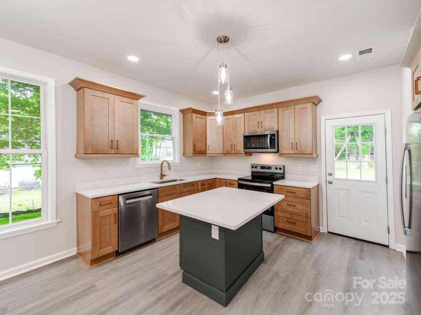 570 Key West Avenue, Kannapolis, NC 28081.  MLS# CAR4238663, YatesRealty ID 17741. 