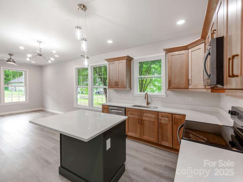 570 Key West Avenue, Kannapolis, NC 28081.  MLS# CAR4238663, YatesRealty ID 17741. 