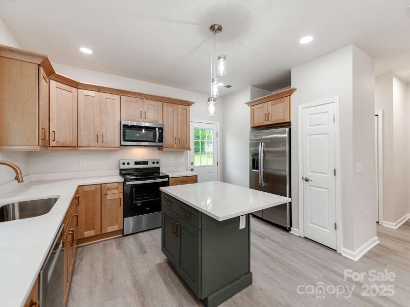 570 Key West Avenue, Kannapolis, NC 28081.  MLS# CAR4238663, YatesRealty ID 17741. 