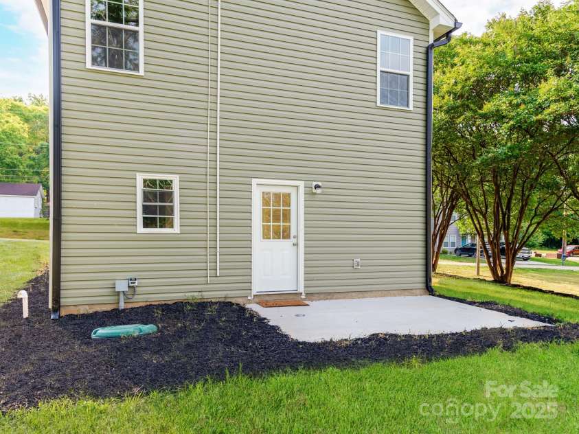 570 Key West Avenue, Kannapolis, NC 28081.  MLS# CAR4238663, YatesRealty ID 17741. 