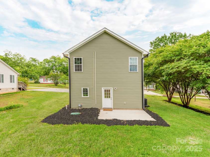 570 Key West Avenue, Kannapolis, NC 28081.  MLS# CAR4238663, YatesRealty ID 17741. 