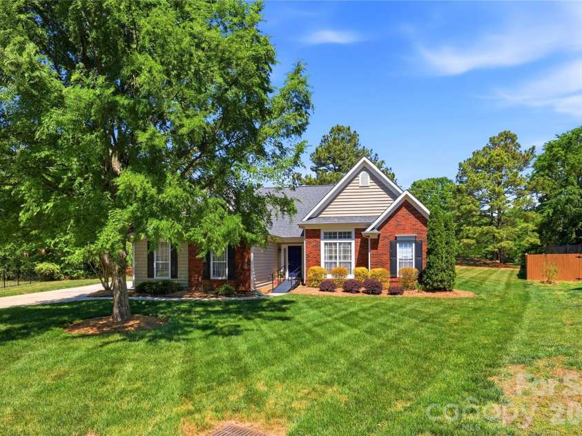 7704 Hickory Stick Place, Charlotte, NC 28277.  MLS# CAR4374084, YatesRealty ID 17741. 