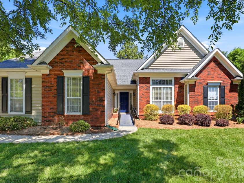7704 Hickory Stick Place, Charlotte, NC 28277.  MLS# CAR4374084, YatesRealty ID 17741. 