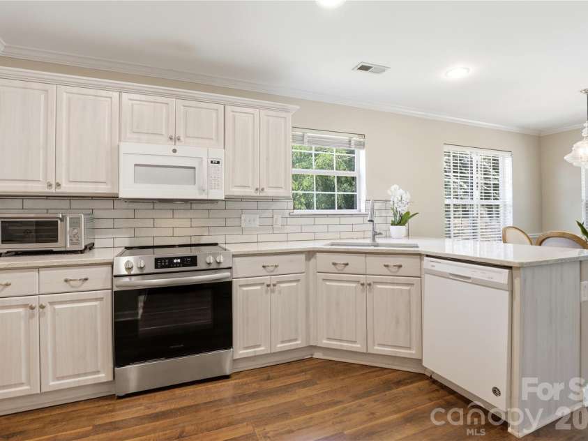 7704 Hickory Stick Place, Charlotte, NC 28277.  MLS# CAR4374084, YatesRealty ID 17741. 