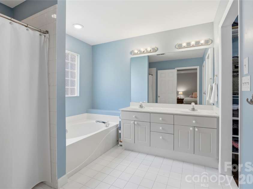 7704 Hickory Stick Place, Charlotte, NC 28277.  MLS# CAR4374084, YatesRealty ID 17741. 