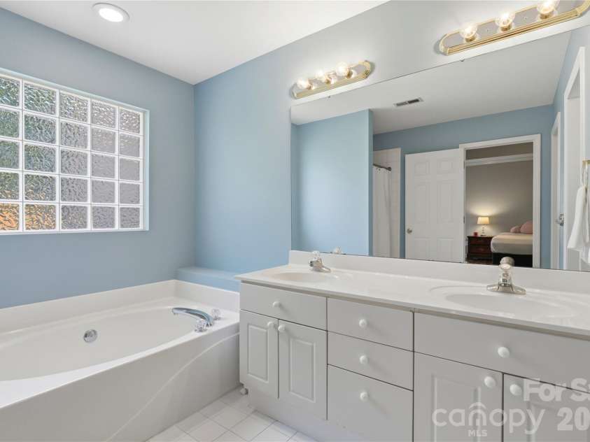 7704 Hickory Stick Place, Charlotte, NC 28277.  MLS# CAR4374084, YatesRealty ID 17741. 