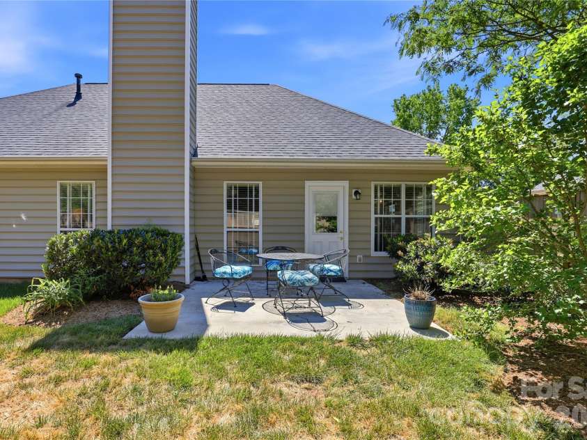 7704 Hickory Stick Place, Charlotte, NC 28277.  MLS# CAR4374084, YatesRealty ID 17741. 