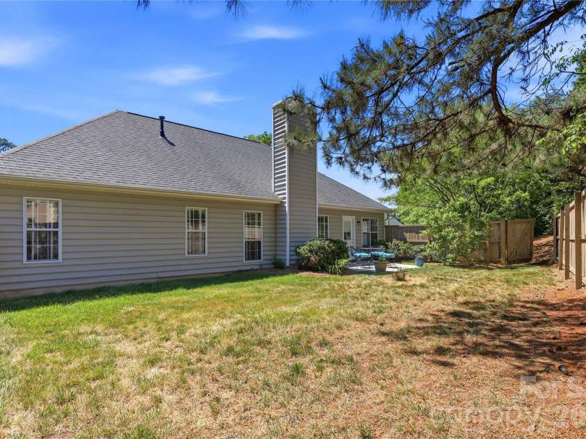 7704 Hickory Stick Place, Charlotte, NC 28277.  MLS# CAR4374084, YatesRealty ID 17741. 