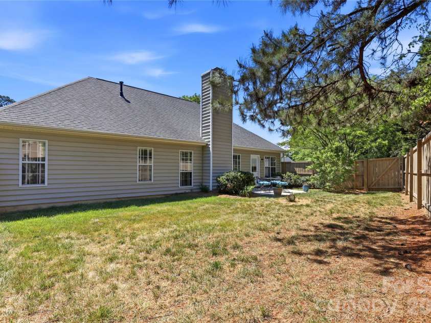 7704 Hickory Stick Place, Charlotte, NC 28277.  MLS# CAR4374084, YatesRealty ID 17741. 