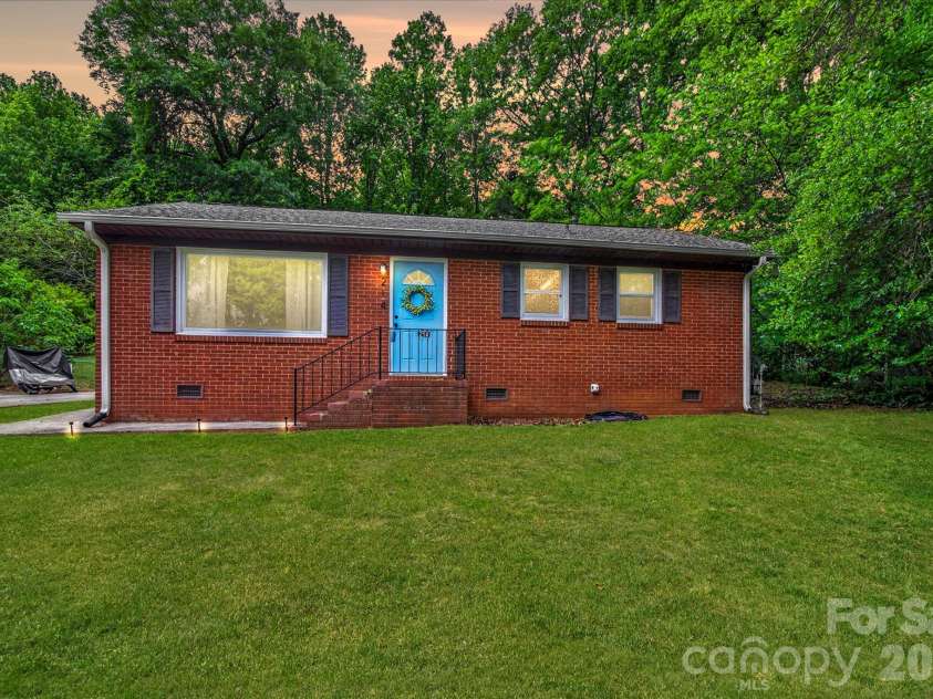 214 Brookwood Road, Belmont, NC 28012.  MLS# CAR4374596, YatesRealty ID 17742. 