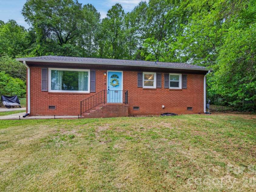 214 Brookwood Road, Belmont, NC 28012.  MLS# CAR4374596, YatesRealty ID 17742. 