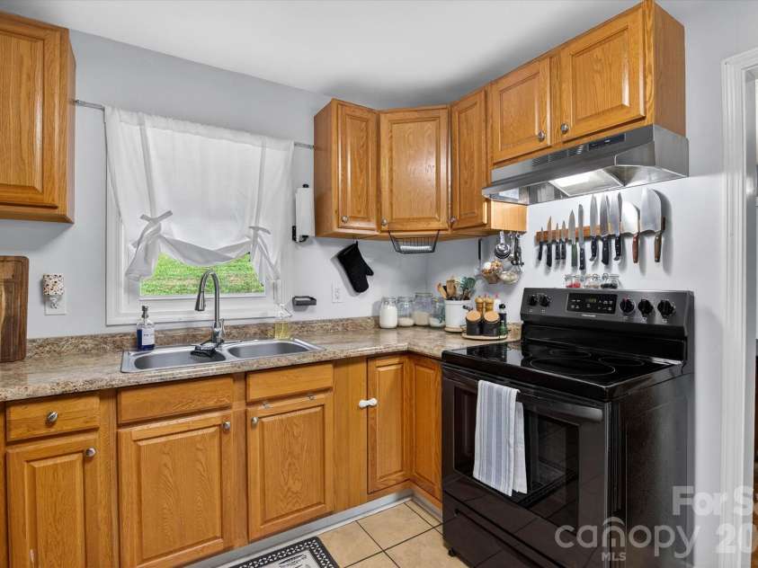 214 Brookwood Road, Belmont, NC 28012.  MLS# CAR4374596, YatesRealty ID 17742. 