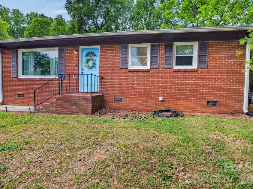 214 Brookwood Road, Belmont, NC 28012.  MLS# CAR4374596, YatesRealty ID 17742. 