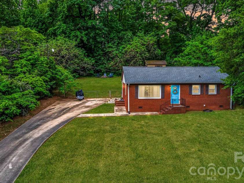 214 Brookwood Road, Belmont, NC 28012.  MLS# CAR4374596, YatesRealty ID 17742. 