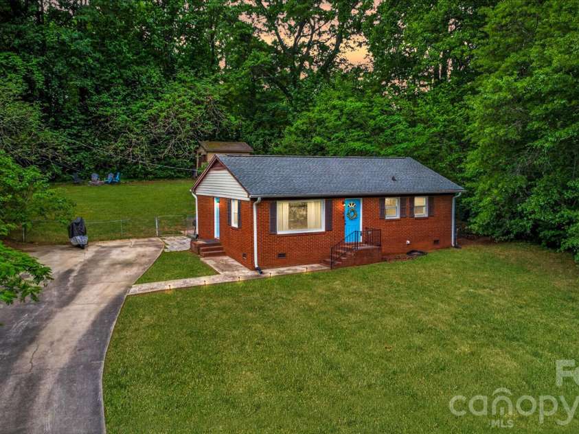 214 Brookwood Road, Belmont, NC 28012.  MLS# CAR4374596, YatesRealty ID 17742. 