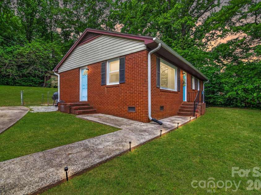 214 Brookwood Road, Belmont, NC 28012.  MLS# CAR4374596, YatesRealty ID 17742. 