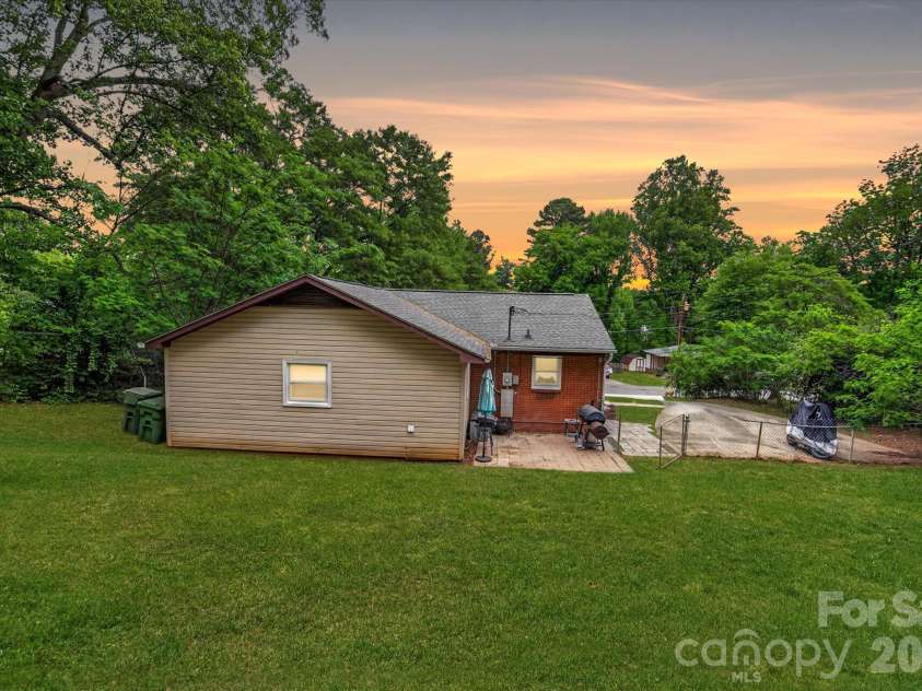 214 Brookwood Road, Belmont, NC 28012.  MLS# CAR4374596, YatesRealty ID 17742. 