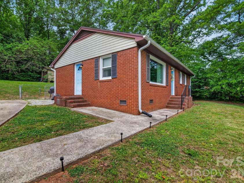 214 Brookwood Road, Belmont, NC 28012.  MLS# CAR4374596, YatesRealty ID 17742. 
