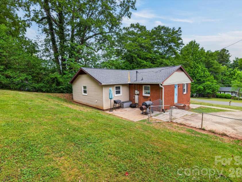 214 Brookwood Road, Belmont, NC 28012.  MLS# CAR4374596, YatesRealty ID 17742. 