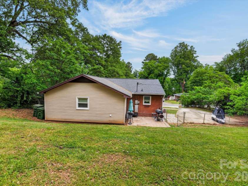214 Brookwood Road, Belmont, NC 28012.  MLS# CAR4374596, YatesRealty ID 17742. 