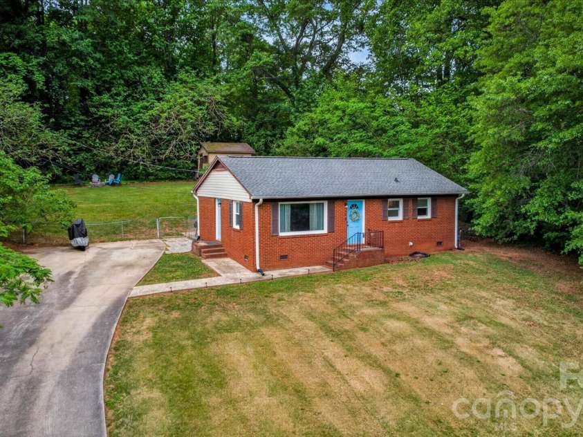 214 Brookwood Road, Belmont, NC 28012.  MLS# CAR4374596, YatesRealty ID 17742. 