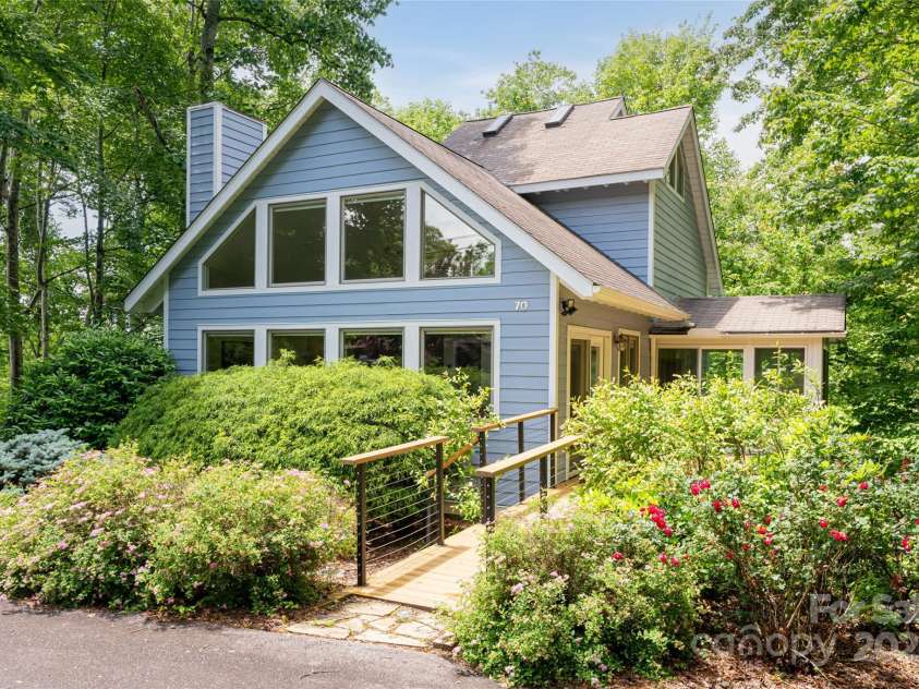70 Crabapple Lane, Asheville, NC 28804.  MLS# CAR4257587, YatesRealty ID 17743. 