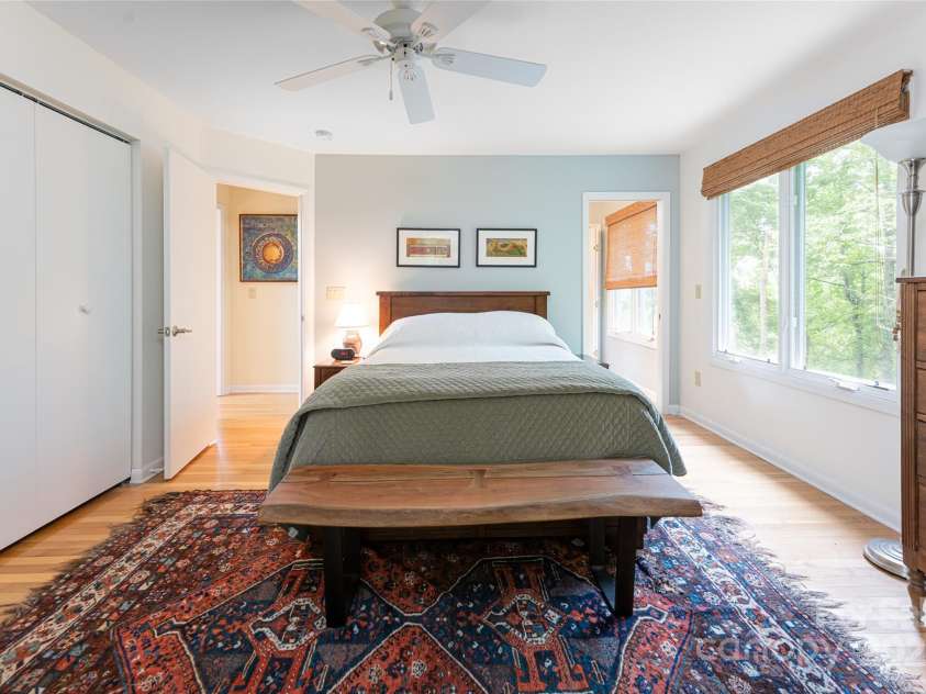 70 Crabapple Lane, Asheville, NC 28804.  MLS# CAR4257587, YatesRealty ID 17743. 