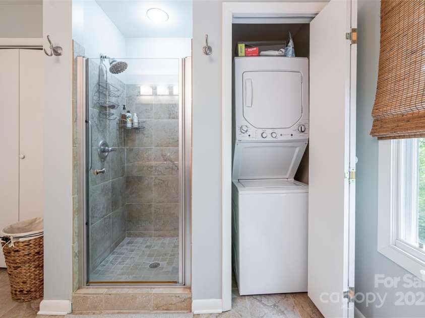 70 Crabapple Lane, Asheville, NC 28804.  MLS# CAR4257587, YatesRealty ID 17743. 