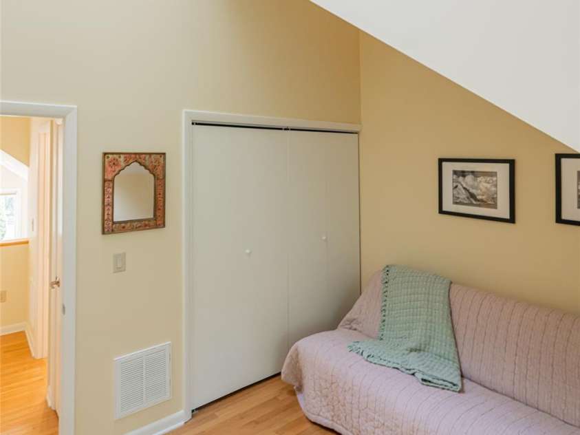 70 Crabapple Lane, Asheville, NC 28804.  MLS# CAR4257587, YatesRealty ID 17743. 