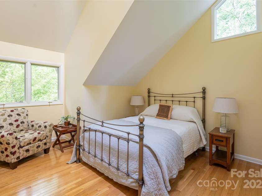 70 Crabapple Lane, Asheville, NC 28804.  MLS# CAR4257587, YatesRealty ID 17743. 