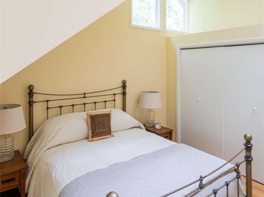 70 Crabapple Lane, Asheville, NC 28804.  MLS# CAR4257587, YatesRealty ID 17743. 