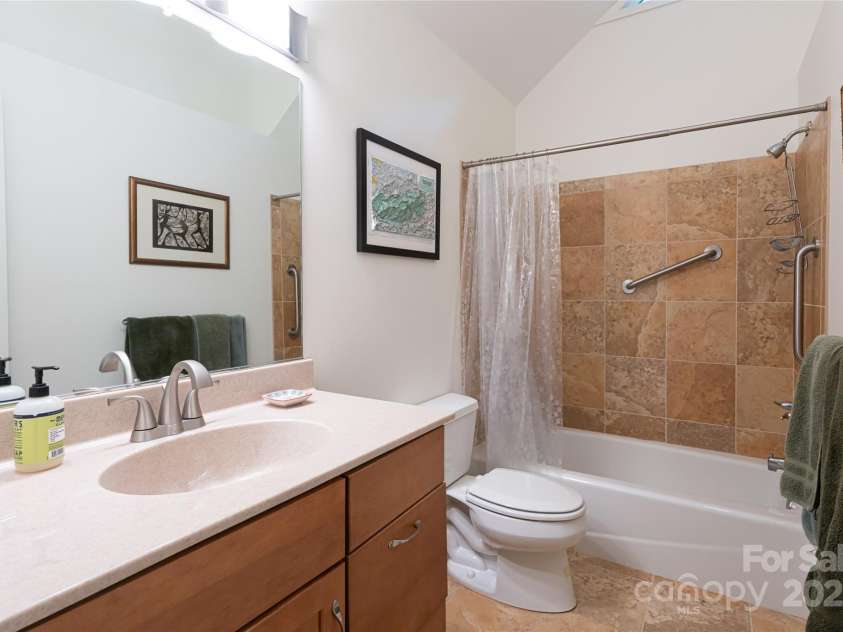 70 Crabapple Lane, Asheville, NC 28804.  MLS# CAR4257587, YatesRealty ID 17743. 