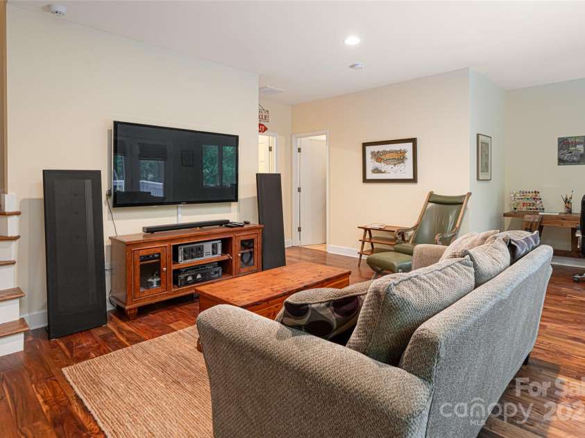 70 Crabapple Lane, Asheville, NC 28804.  MLS# CAR4257587, YatesRealty ID 17743. 