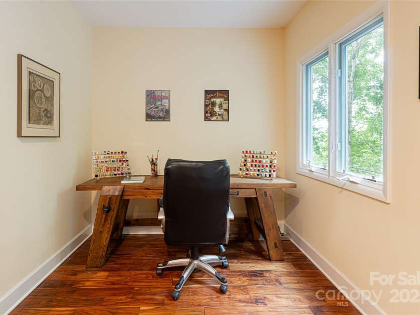 70 Crabapple Lane, Asheville, NC 28804.  MLS# CAR4257587, YatesRealty ID 17743. 