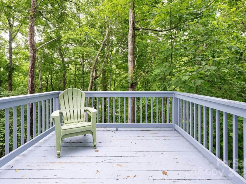 70 Crabapple Lane, Asheville, NC 28804.  MLS# CAR4257587, YatesRealty ID 17743. 