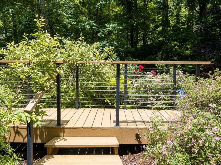 70 Crabapple Lane, Asheville, NC 28804.  MLS# CAR4257587, YatesRealty ID 17743. 