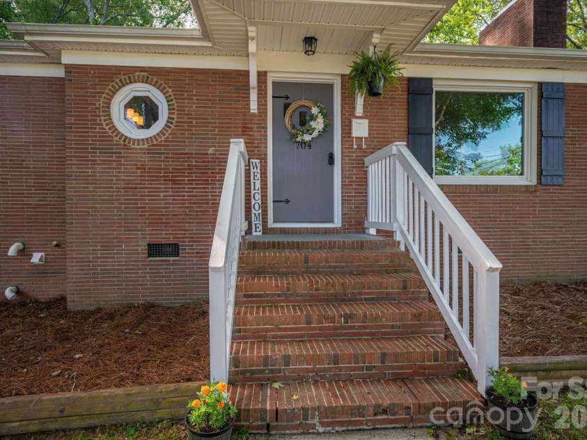 704 Dogwood Drive, Lincolnton, NC 28092.  MLS# CAR4374250, YatesRealty ID 17743. 